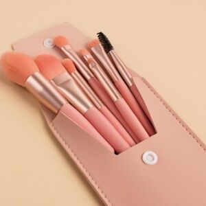 NWT 8 PC Mini Travel Brush Set